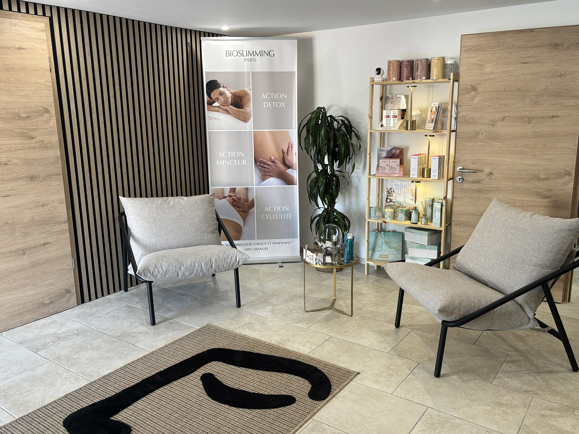Intérieur de l'Institut Massage Home à Lecci, espace soin chaleureux et élégant