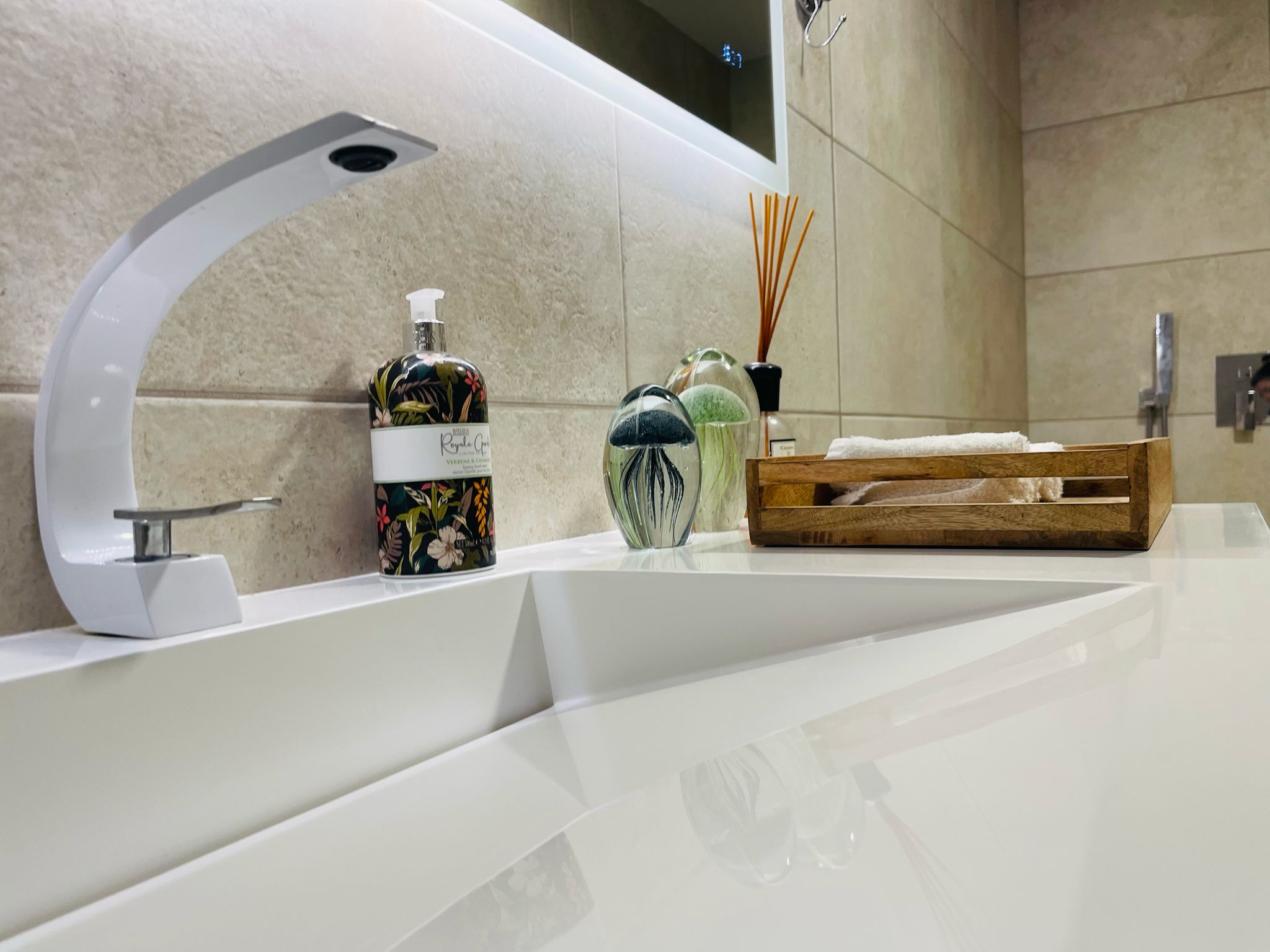 Cadre intérieur chaleureux de l'Institut Massage Home à Lecci