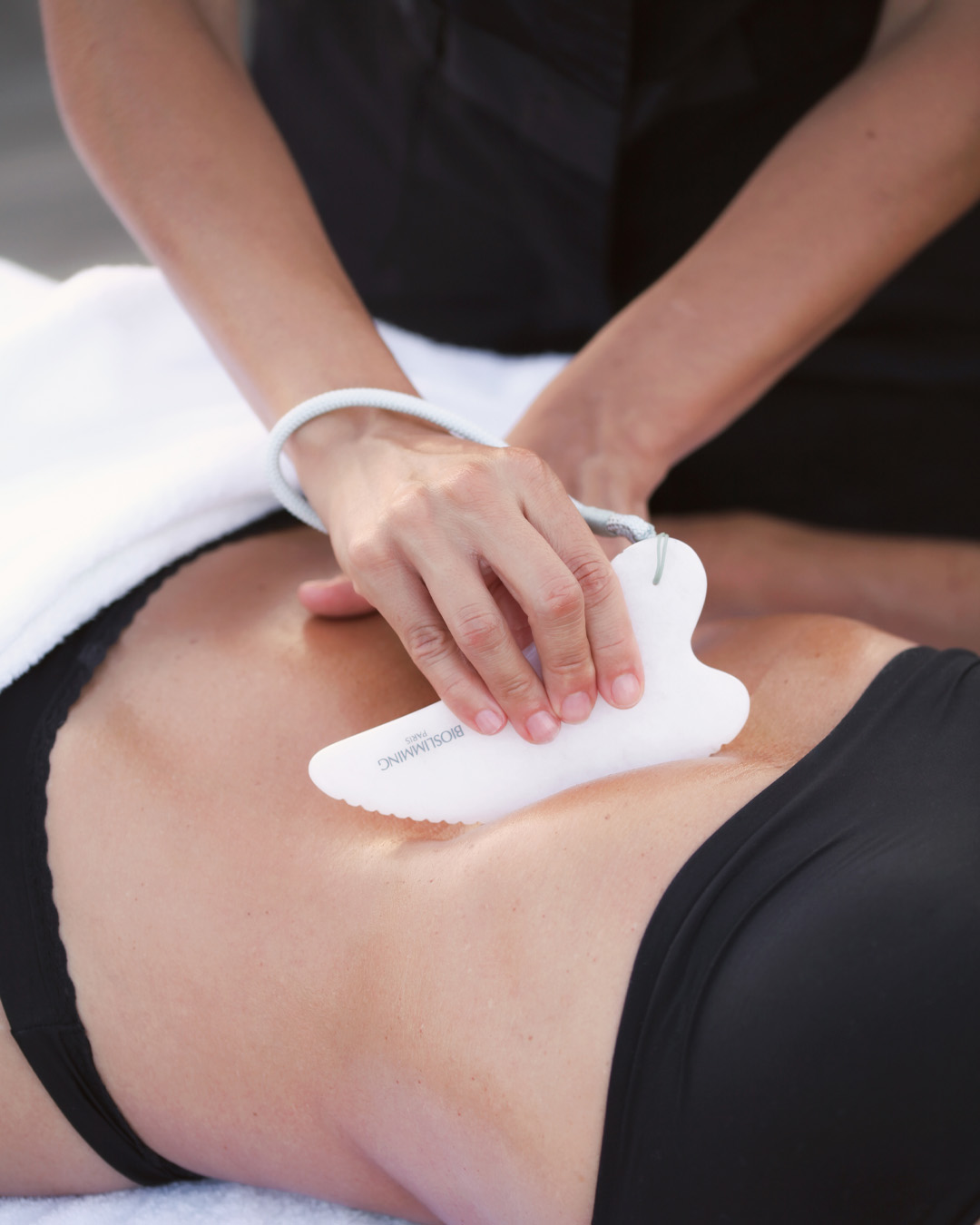Modelage D-TOX, brossage à sec et Gua Sha jade blanc à l'Institut Massage Home